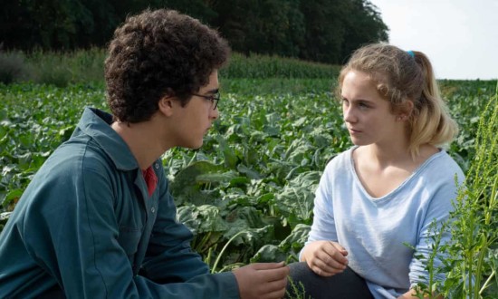 Idir Ben Addi e Victoria Bluck nel film L'età giovane. Fotografia: Christine Plenus (via The Guardian)