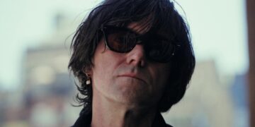 Conor Oberst (Bright Eyes) debutta alla regia: un corto con Phoebe Bridgers (e Bach) in arrivo a Los Angeles