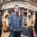 Johnny Marr, “The age of everything” è il disco che non ti aspetti: dieci canzoni di rock vitale da chi non ha mai smesso di guardare avanti. Ascolta