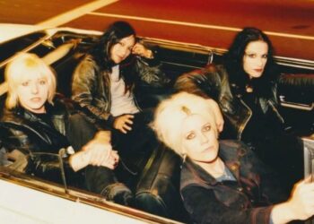 L7, “Loma Linda” è il regalo d’addio a Jennifer Finch: ascolta la canzone recuperata dagli archivi