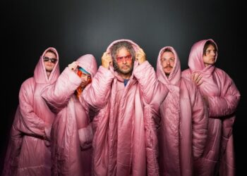 The Flaming Lips, “The Teardrop Throbs” è il ritorno dopo sei anni: ascolta “God Will Control The Werewolves”