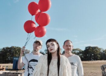 Chvrches, “All The King’s Men” è il quinto album: ascolta “Roses” e “Overthinker”. Tour nel 2027