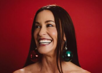 Alanis Morissette, il primo album di Natale è realtà: “Good Weather for Immaculate Conception” esce il 6 novembre