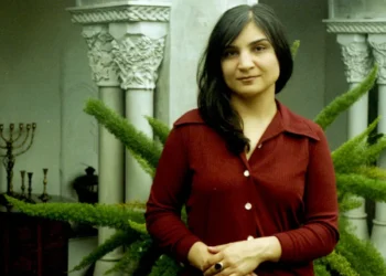 Sarah Davachi e “The Will Of Tongues”: quando l’apparente ripetitività è continuo movimento e mutamento  